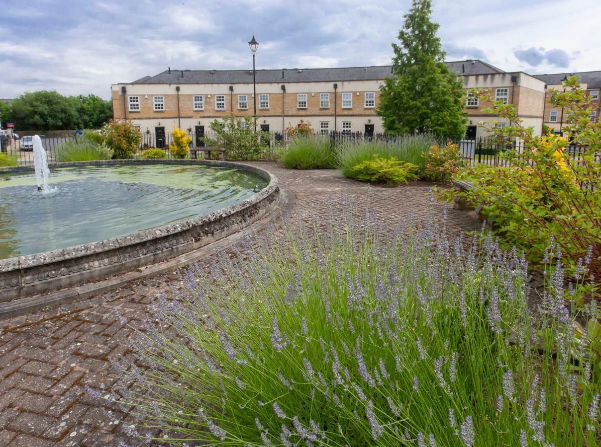 Villa Thomas, Off Leeman Road, Sleeps 9 York Exterior foto