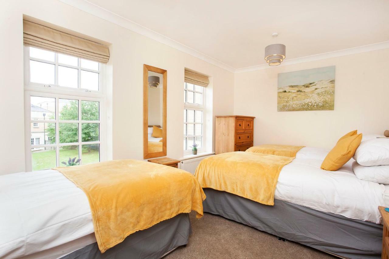 Villa Thomas, Off Leeman Road, Sleeps 9 York Exterior foto