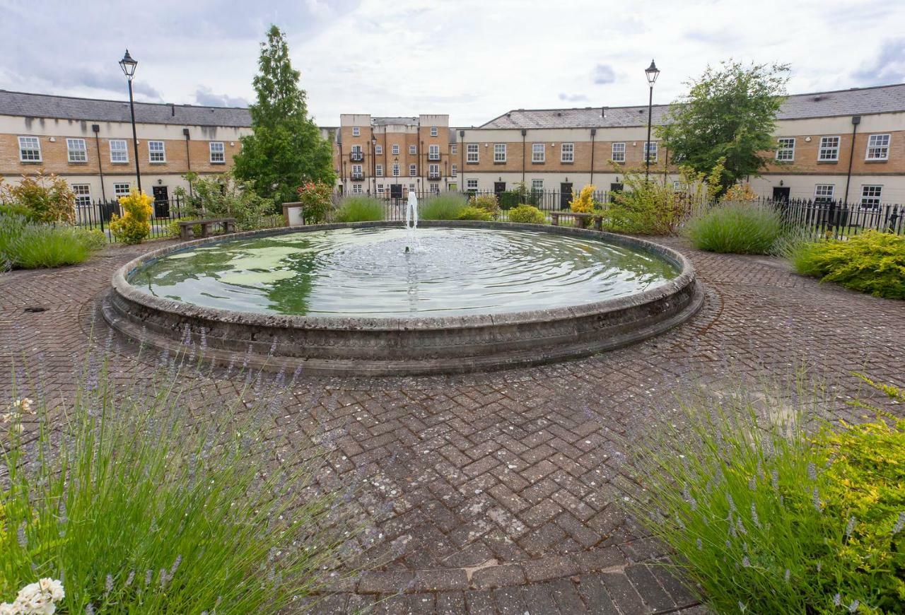 Villa Thomas, Off Leeman Road, Sleeps 9 York Exterior foto